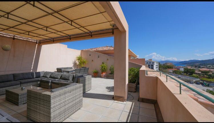 Chez Pasqua ! Appartement Spacieux Avec Terrasse 2 Chambres 6 Couchages En Rooftop LʼÎle-Rousse Екстериор снимка